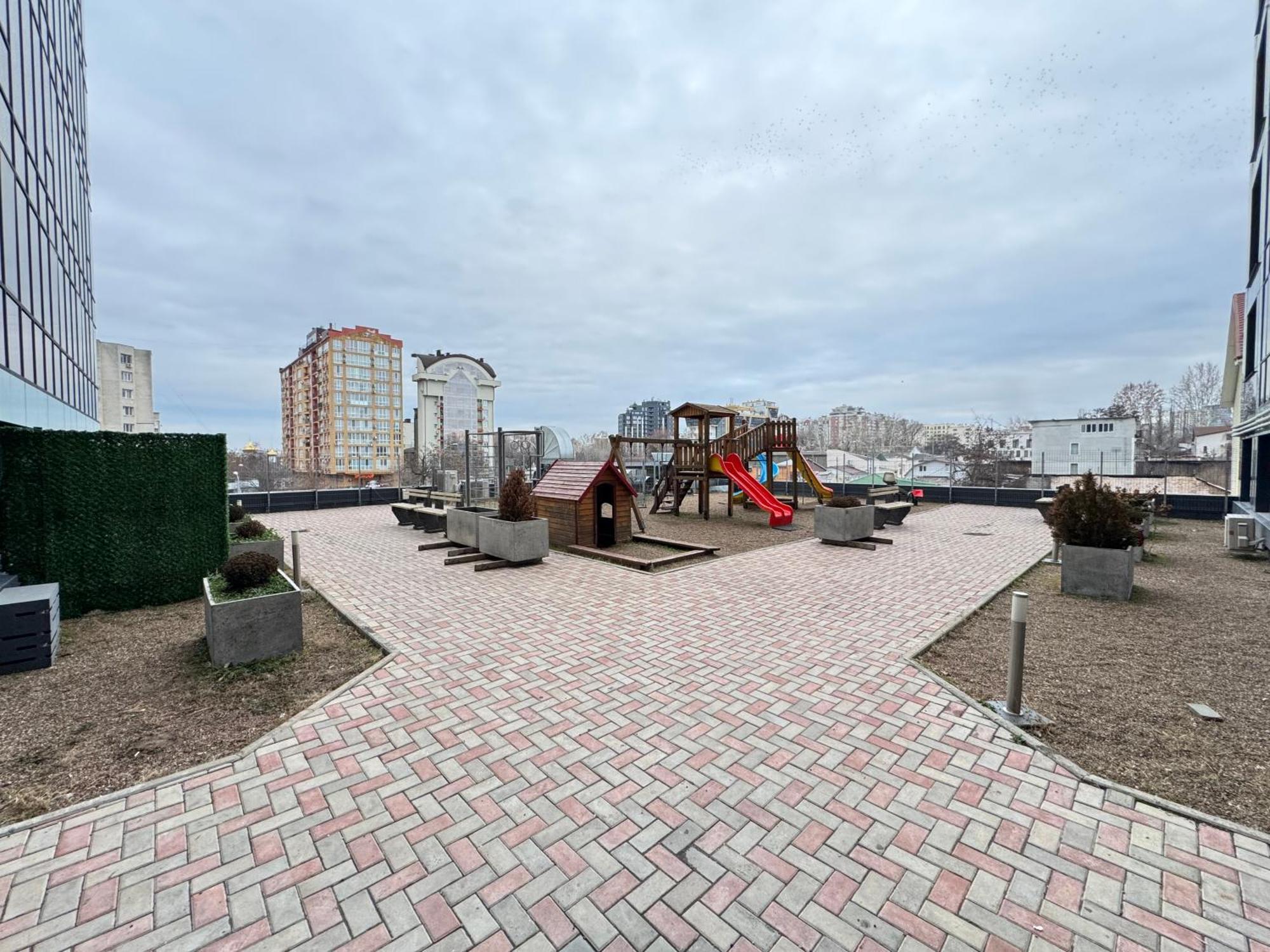 Rentnow Large And Cozy In The Center, Parking * Kişinev