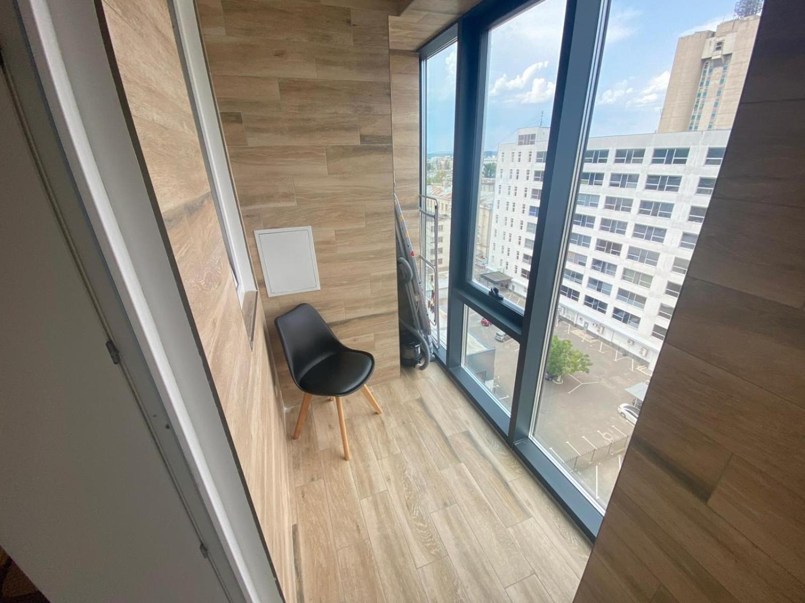 Rentnow Large And Cozy In The Center, Parking Daire