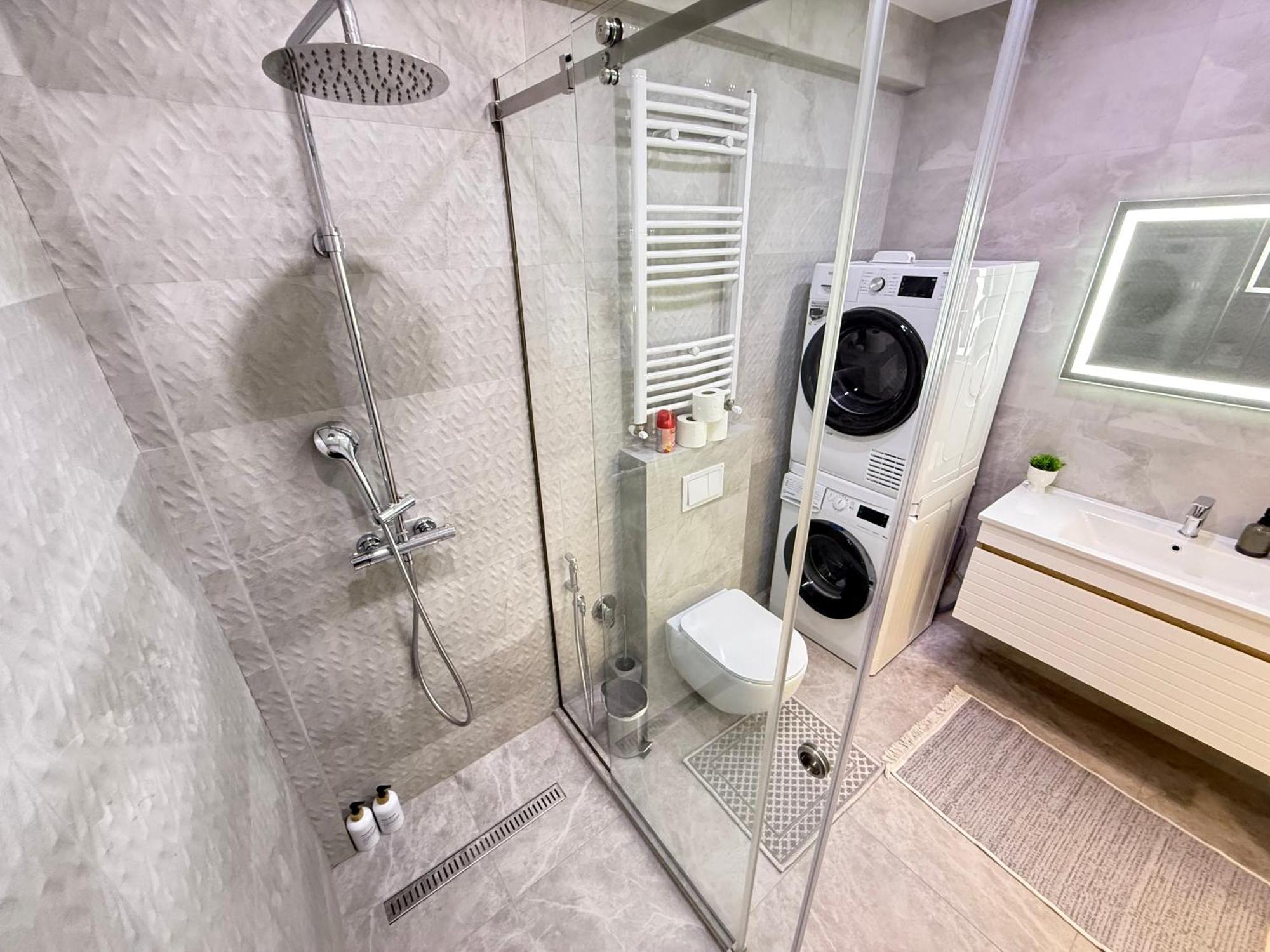 Rentnow Large And Cozy In The Center, Parking Daire Kişinev