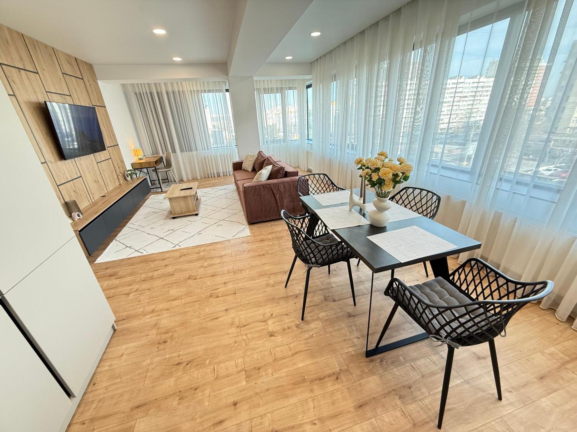 Rentnow Large And Cozy In The Center, Parking Kişinev