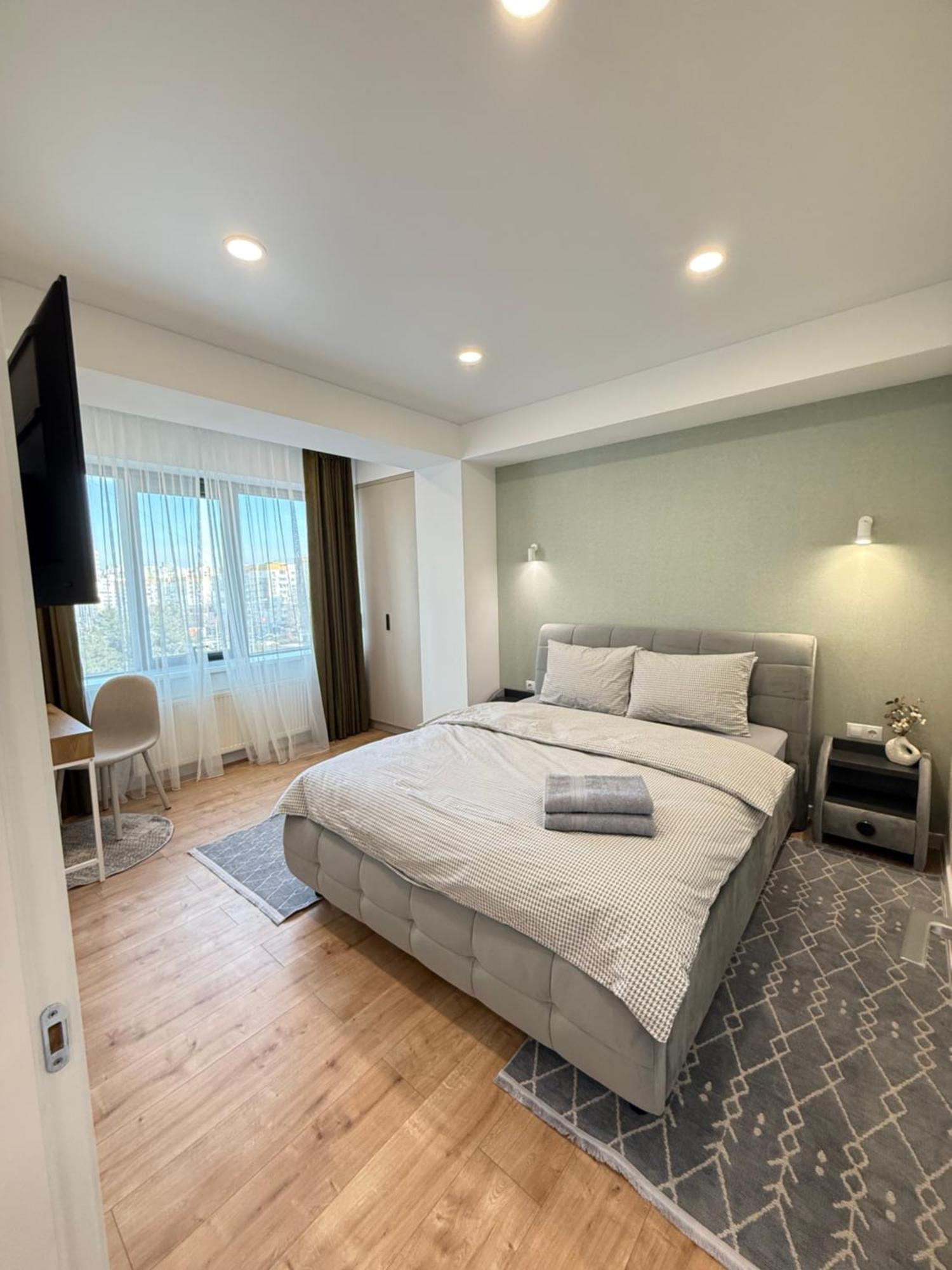 Rentnow Large And Cozy In The Center, Parking *