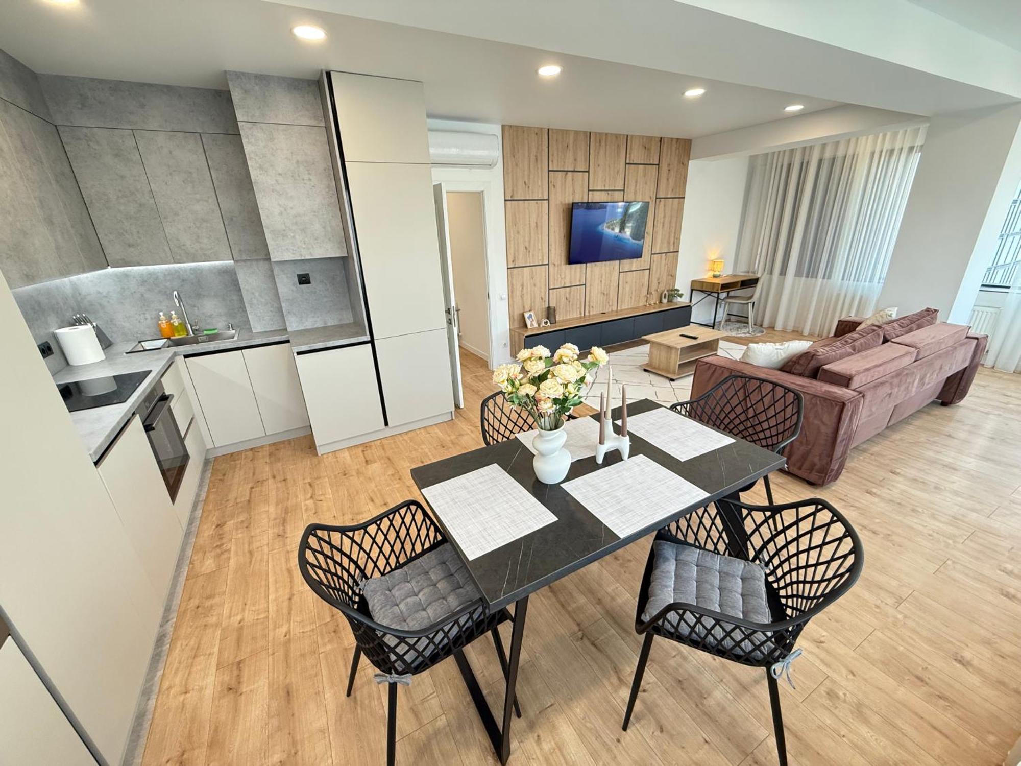 Rentnow Large And Cozy In The Center, Parking *
