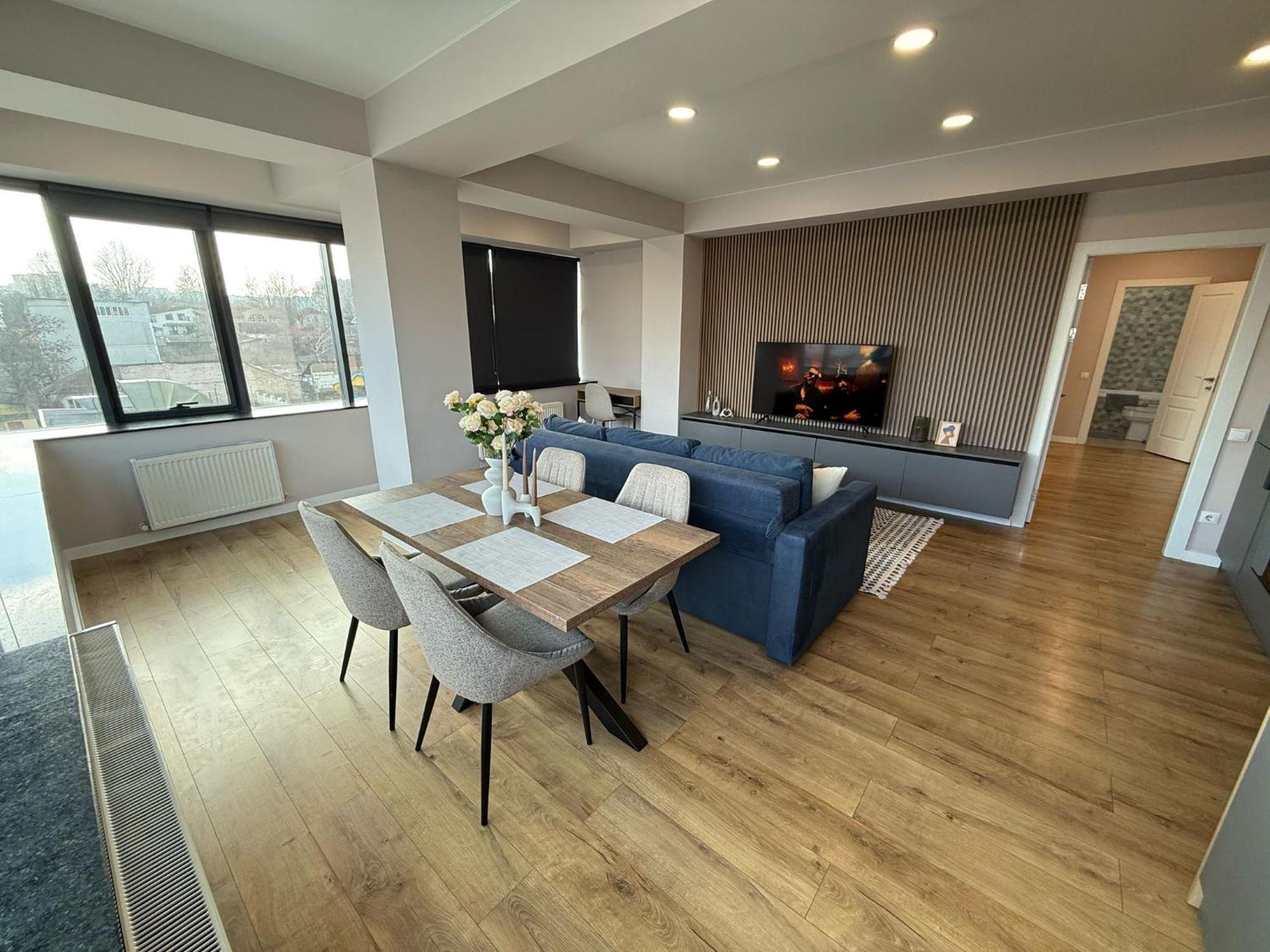 Rentnow Large And Cozy In The Center, Parking Daire Kişinev