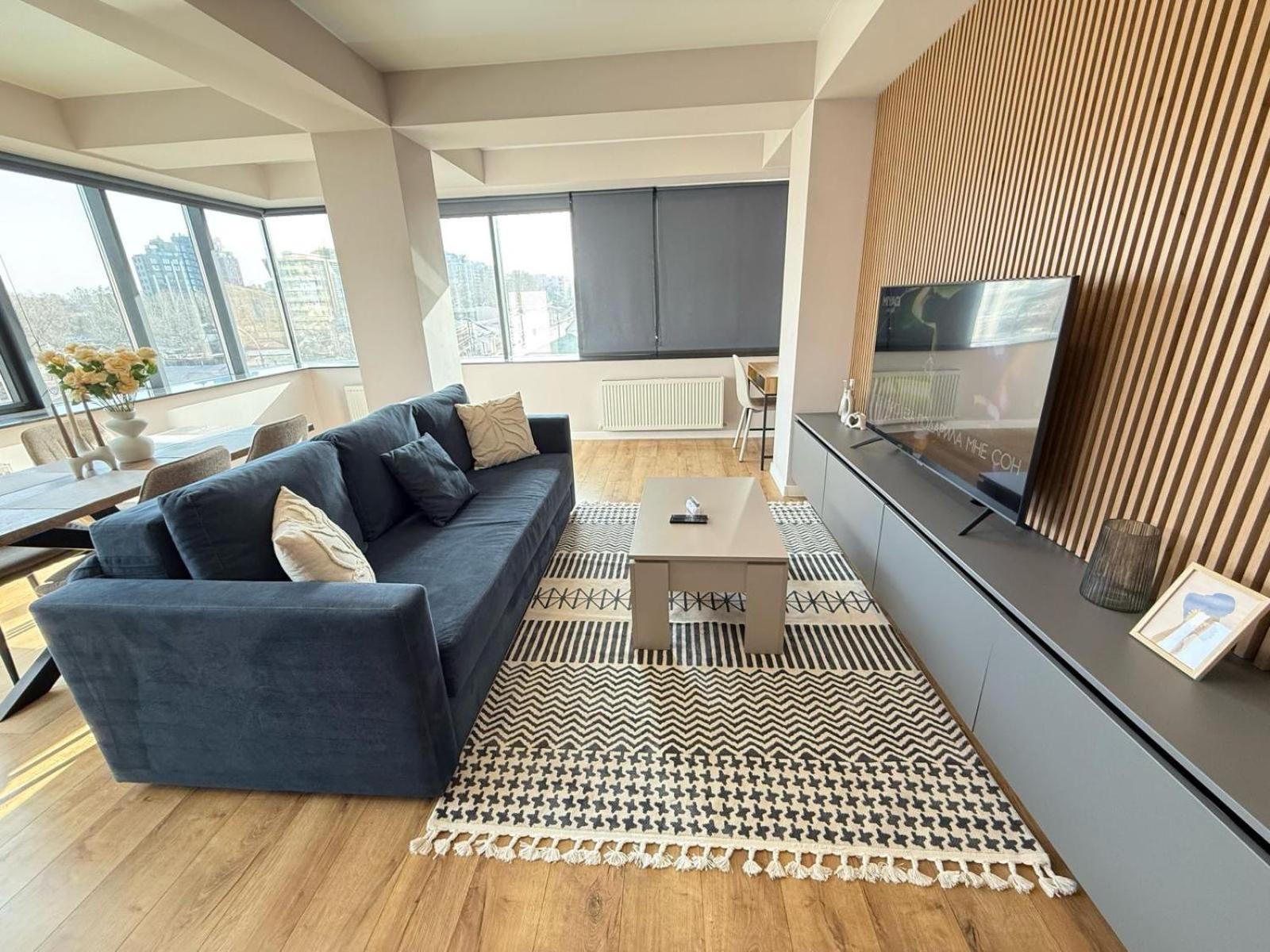 Rentnow Large And Cozy In The Center, Parking Kişinev