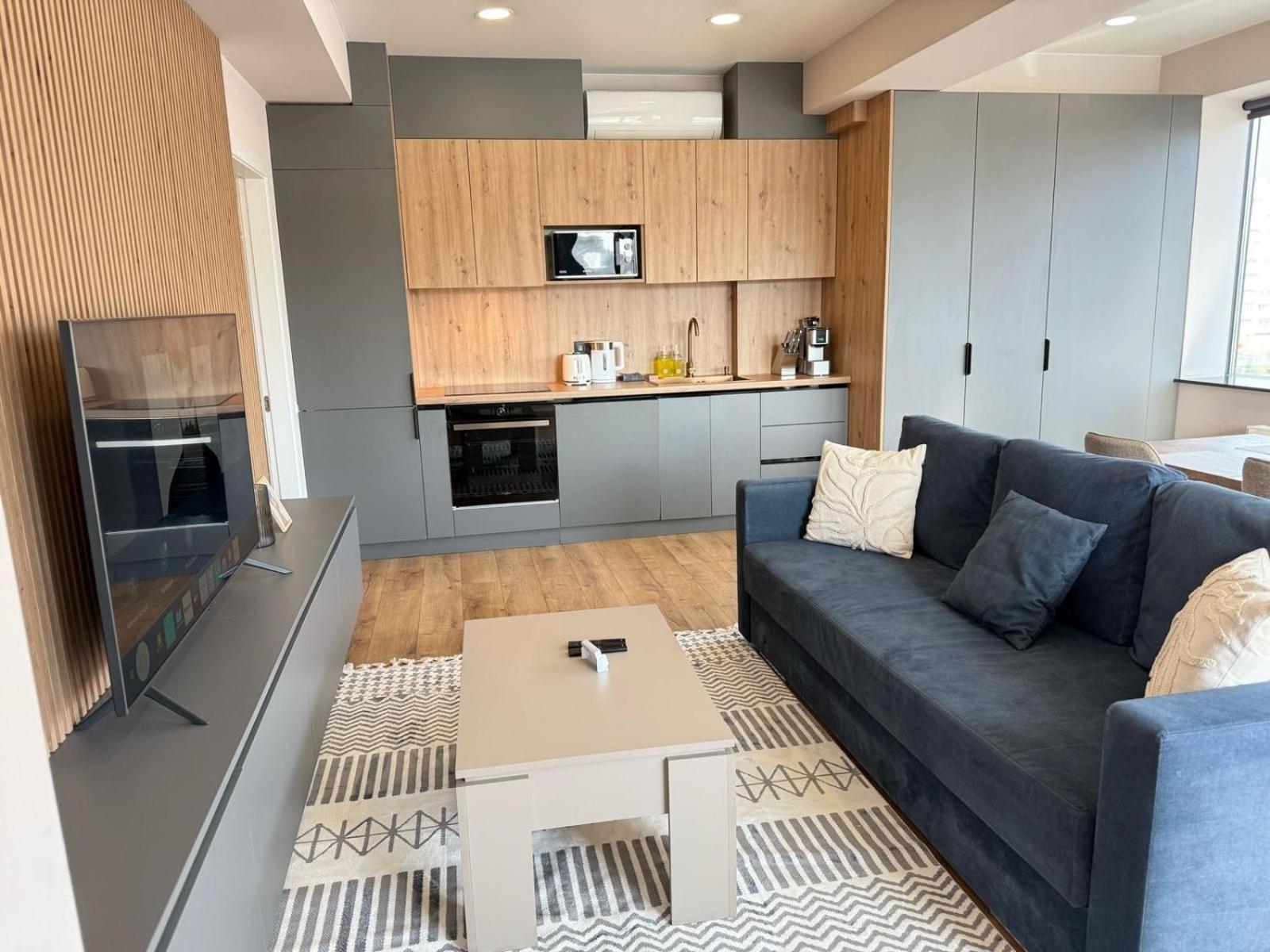 Rentnow Large And Cozy In The Center, Parking Daire *